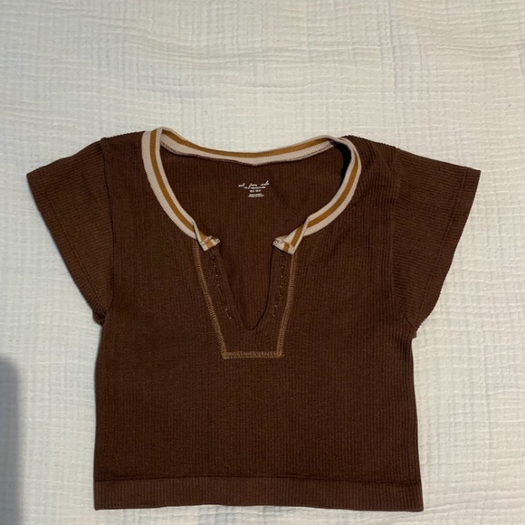 brown out from under shirt - Picture 1 of 3